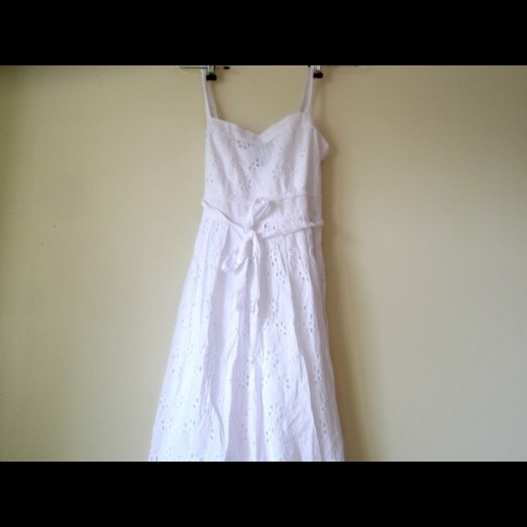 Sleeveless white dress - Picture 3 of 3